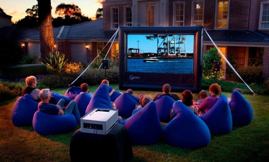 Step by step instructions to set up an outdoor cinema