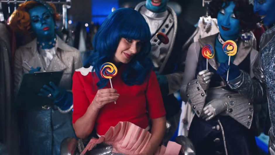 Zooey Deschanel: Channels ‘Katy Perry’ in new music video