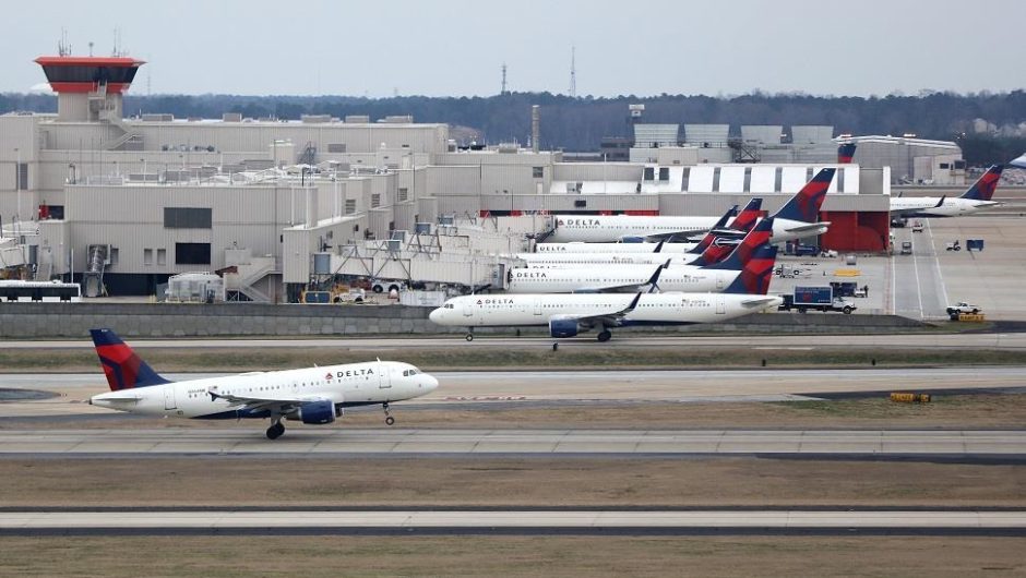 Prior to arriving for DC flights, the Frozen North Airlines makes 1-hour seating strategy after departure