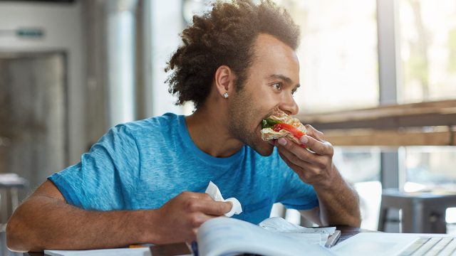 Astounding Symptoms of Eating At Your Work Area, says Dietitian