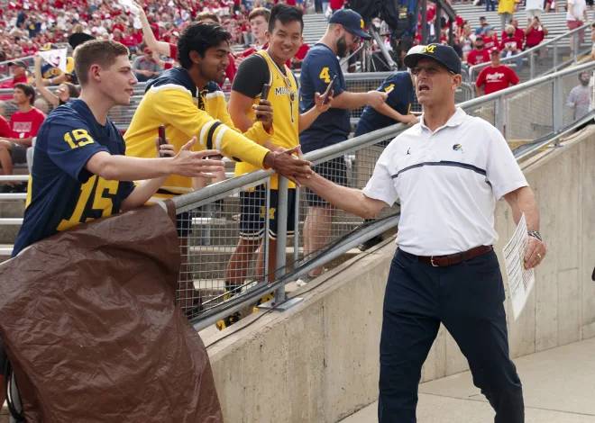 Jim Harbaugh didn’t convey A halftime discourse, since he didn’t need to