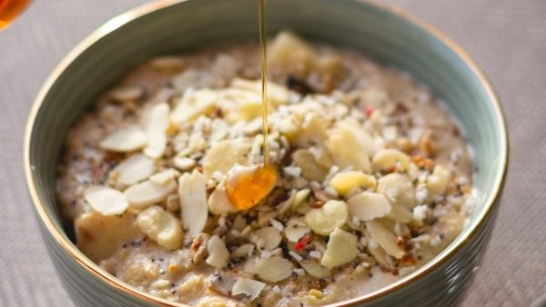 The # 1 defeat oatmeal habit for weight reduction, says dietitian