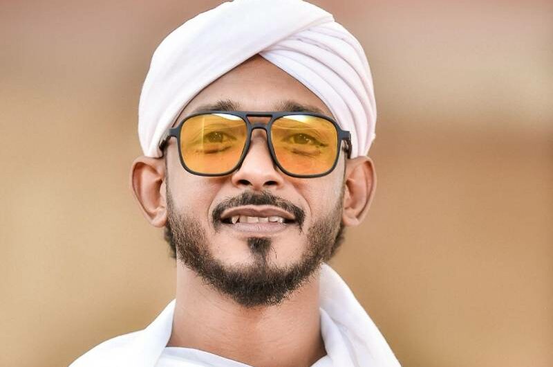 This is the basic information real name Mohamed Al-Tayeb, nickname Mohamed Al-Kinani, is a Sudanese composer and singer