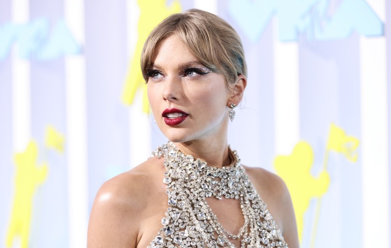 Taylor Swift is making her feature directorial debut for Searchlight Pictures