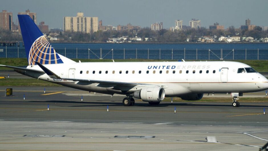 United Airlines is purchasing at least 100 Boeing Dreamliners to replace its aging wide-body aircraft