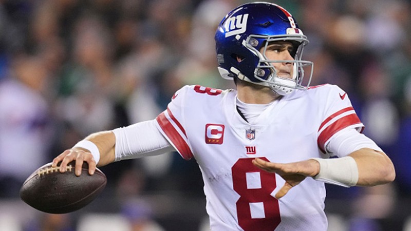 Daniel Jones signs a $160 million, four-year contract with the New York Giants